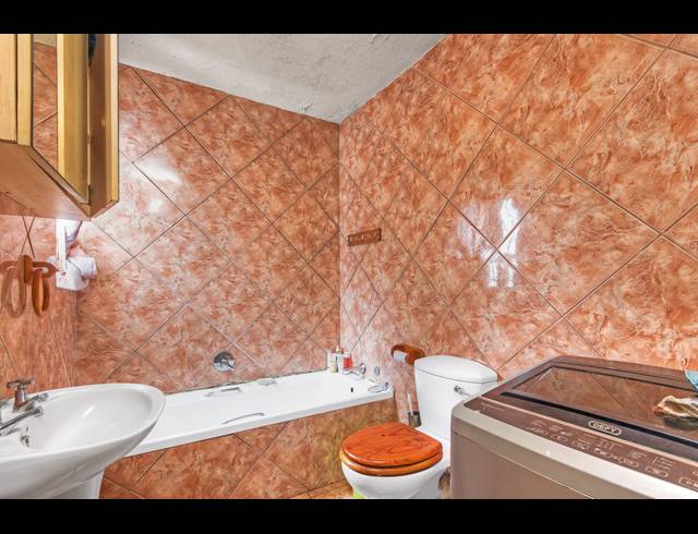 2 BEDROOM APARTMENT FOR SALE IN RIDGEWAY